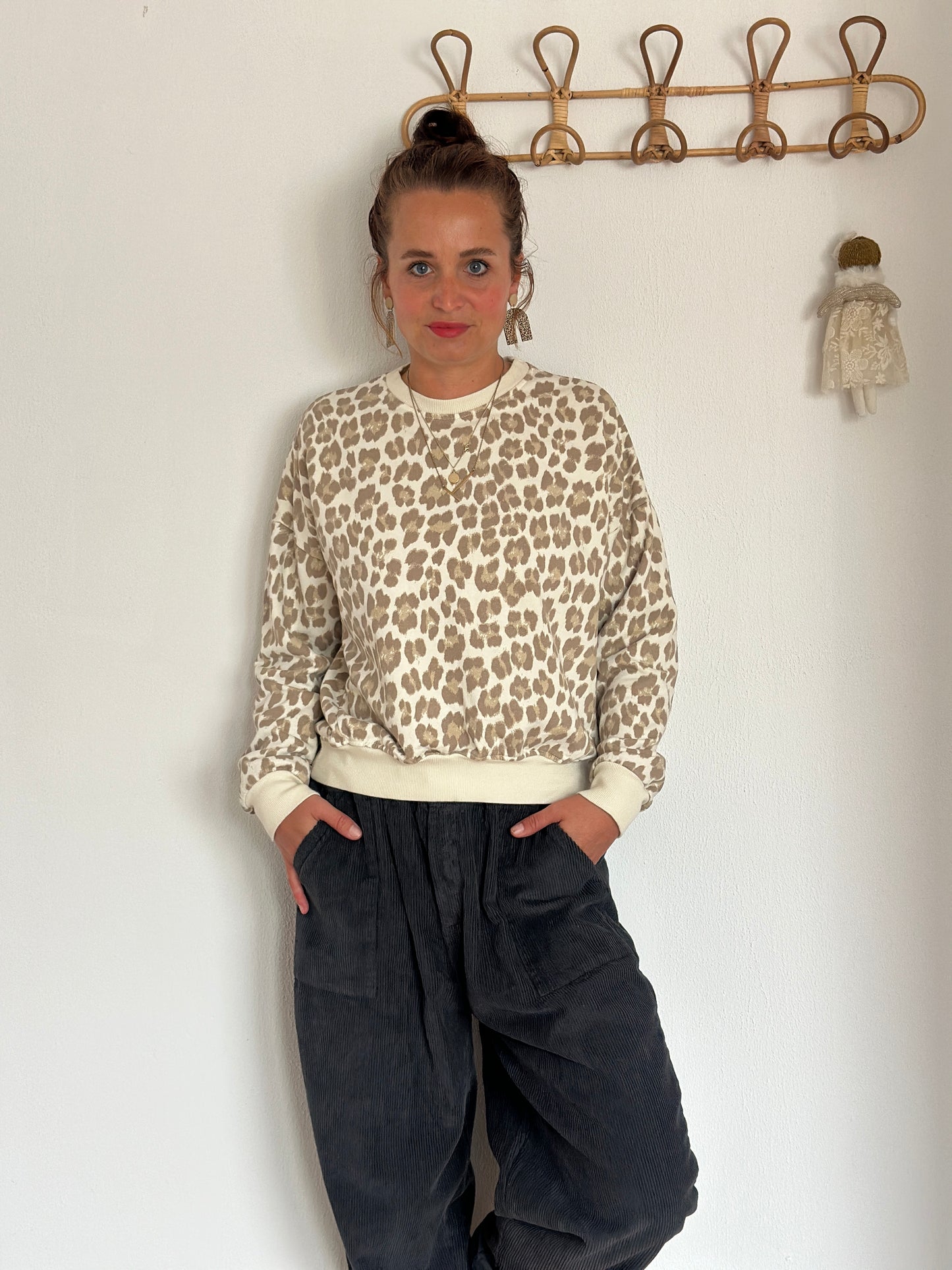 Oversized Leo Pulli