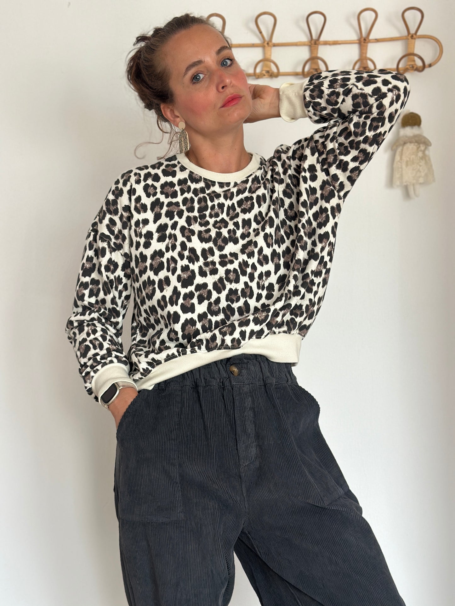 Oversized Leo Pulli