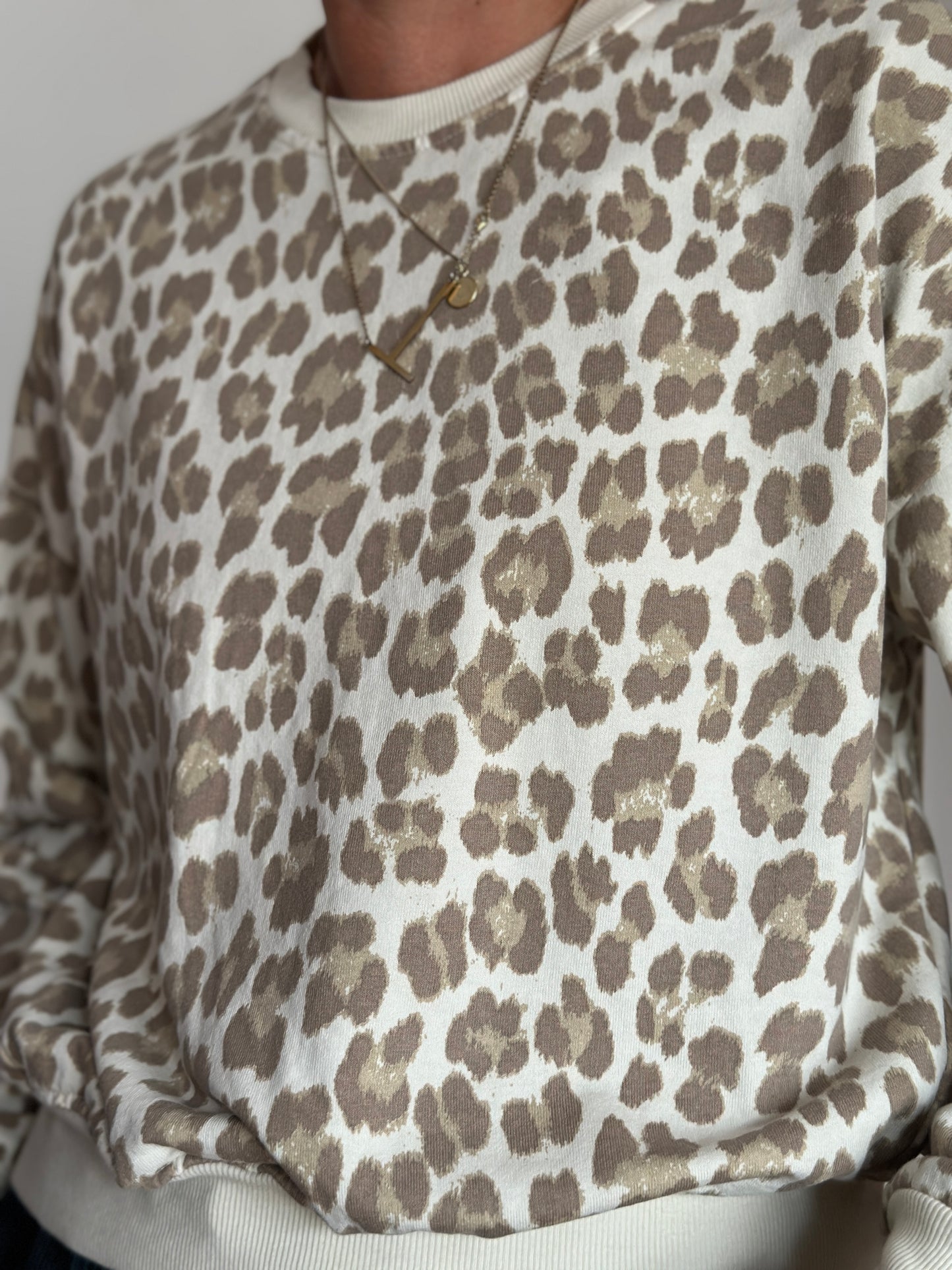 Oversized Leo Pulli