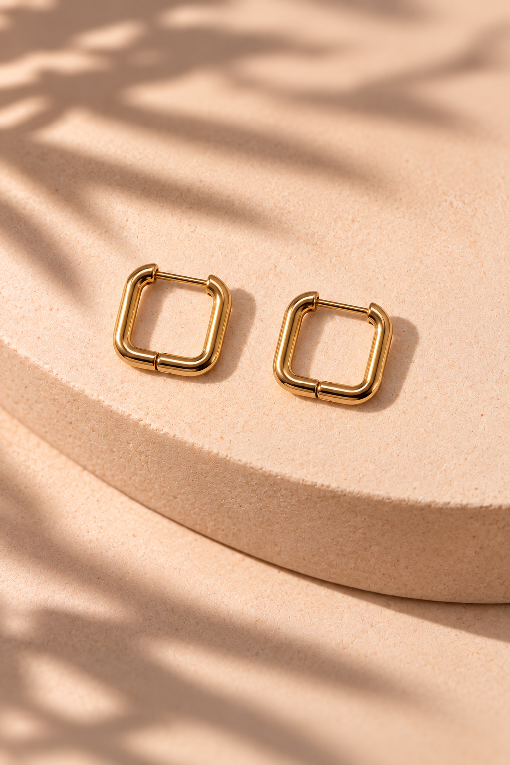 Modell ELAINE gold eckig